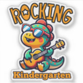 ギターを持つ恐竜の幼稚園ロッキングデザイン シール (正面)