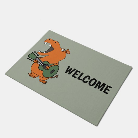 ギターを演奏しているおもしろいなオレンジカバ ドアマット (アングル)