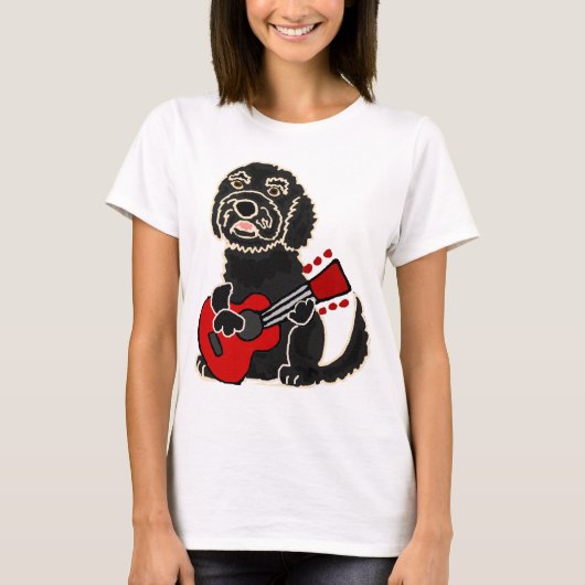 ギターを演奏するおもしろいなLabradoodle Tシャツ (正面)