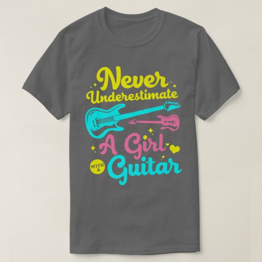 ギターギタープランの女の子を決して過小評価しない Tシャツ (デザイン正面)