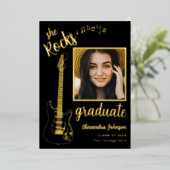 ギターロックミュージック卒業パーティーブラック&金ゴールド 箔招待状 (立ち正面)