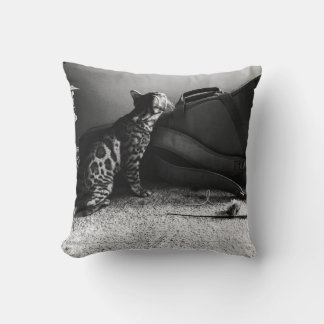 ギター枕付き猫 クッション