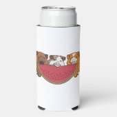 ギニアよくはしゃぐ豚とスイカイラストレーション スリム缶クーラー (Seltzer裏面)