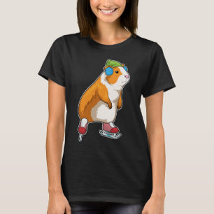 ギニアピッグアイススケートで滑るアイススケート Tシャツ