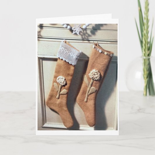 ギフトはラッピングされ、ツリーは飾られ、メリークリスマス カード (正面)