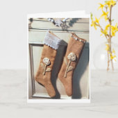 ギフトはラッピングされ、ツリーは飾られ、メリークリスマス カード (黄色い花)