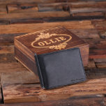 ギフトボックスと黒二つ折りカードホルダー革財布<br><div class="desc">財布来1個と木箱1個。父親や彼氏、夫に贈り物。通貨とクレジットカードは、スケールに応じて表示され、含まれていません（申し訳ありません）。</div>