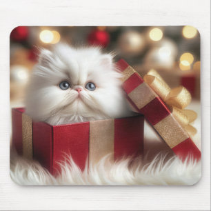ギフトボックスに入ったクリスマスペルシャの子猫 マウスパッド