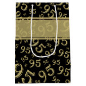 ギフトラベル誕生日95ナンバーパターンブラック/金ゴールド ミディアムペーパーバッグ (裏面)