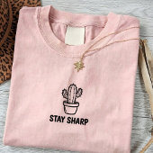 ギフト向け「Stay Sharp」グラフィックTシャツ Tシャツ
