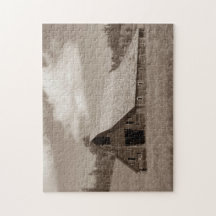 ギフト用の箱が付いている素朴な風化させた納屋のパズル