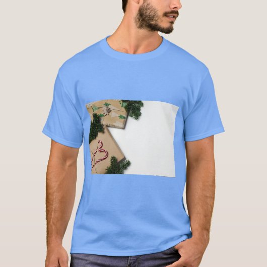 “ギフト”お祝いと喜びTシャツ Tシャツ (正面)