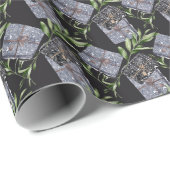 ギフト、緑の葉、暗い背景。クリスマス ラッピングペーパー (ロールコーナー)