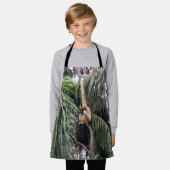 ギボンモンキージャストぶら下がったーズのまわりに、キッズエプロン エプロン (着用した状態)