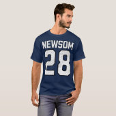 ギャビン・ニューサム 2028 大統領番号28 Tシャツ (正面フル)