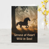 ギャロッピング野生の馬の永遠の精神を持つ誕生日 カード (黄色い花)