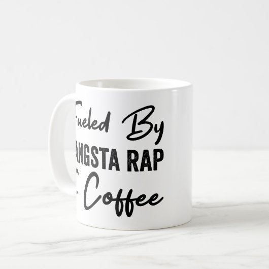 ギャングの叩く音およびコーヒーによって燃料を供給される コーヒーマグカップ (正面左)