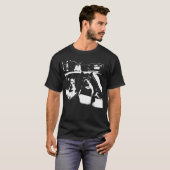 ギャング風チワワの運転するドッグ・カーの面白Tシャツ Tシャツ (正面フル)