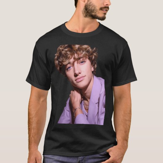 ギャヴィン・カサレーニョ Tシャツ (正面)