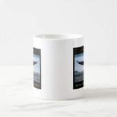 ギヤ・ダウン。 折り返し。 白頭鷲を上陸させるために取り除かれる コーヒーマグカップ (中央)