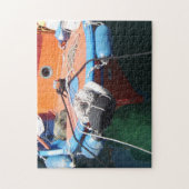 ギリカラフルス魚釣りボートが港にドッキング ジグソーパズル (縦)