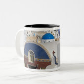 ギリシャとギリシャの島サントリーニの町のオイア5 ツートーンマグカップ (正面左)