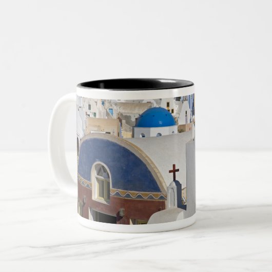 ギリシャとギリシャの島サントリーニの町のオイア5 ツートーンマグカップ (正面左)