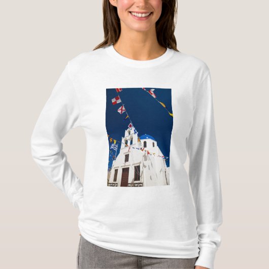 ギリシャとサントリーニ島のオイアの町 4 Tシャツ (正面)