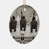 ギリシャのアテネの名誉警備員のヴィンテージ写真 セラミックオーナメント (右)