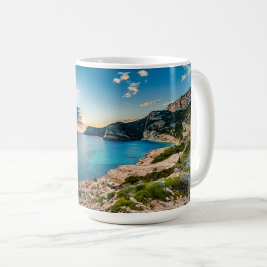 ギリシャのコルフ、パラアイオカストリッサの海岸線ビュー コーヒーマグカップ (正面右)