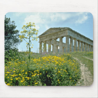 ギリシャの寺院、Segesta、シシリー、イタリアは開花します マウスパッド