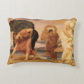 ギリシャの少女たち、石を拾う（Lord Leightonによる） アクセントクッション (裏面)