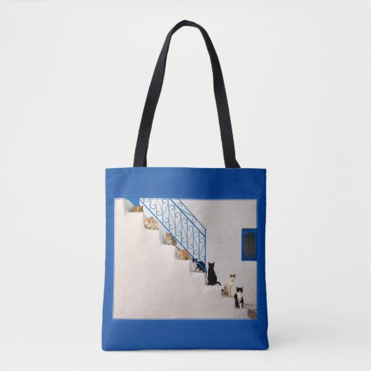 ギリシャの村の白い階段に猫がたくさん トートバッグ (正面)