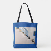 ギリシャの村の白い階段に猫がたくさん トートバッグ (裏面)