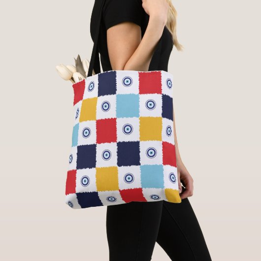 ギリシャの目カラフルの正方形パターン トートバッグ (クローズアップ)