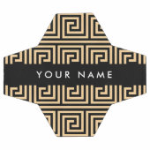 ギリシャの蛇行鍵ブラウン、お名前、パーソナライズ サッカーボール (フラット)