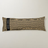 ギリシャの蛇行鍵ブラウン、お名前、パーソナライズ ボディピロー (裏面)