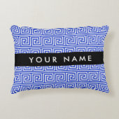 ギリシャの蛇行鍵ブルー、お名前、パーソナライズ アクセントクッション (正面)