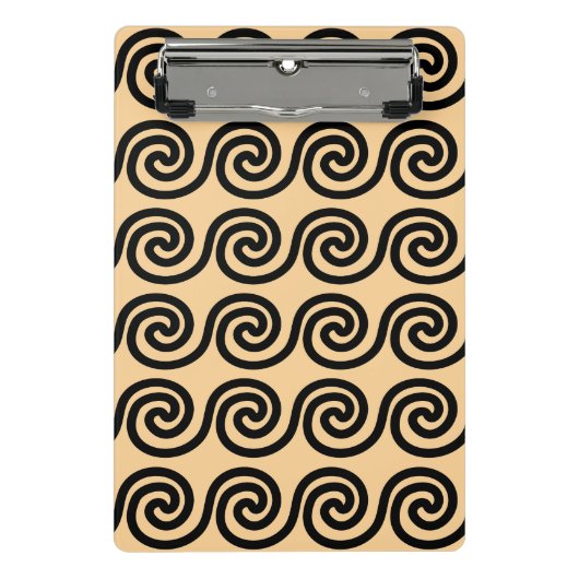 ギリシャの蛇行鍵波パターンブラウン ミニクリップボード (正面)