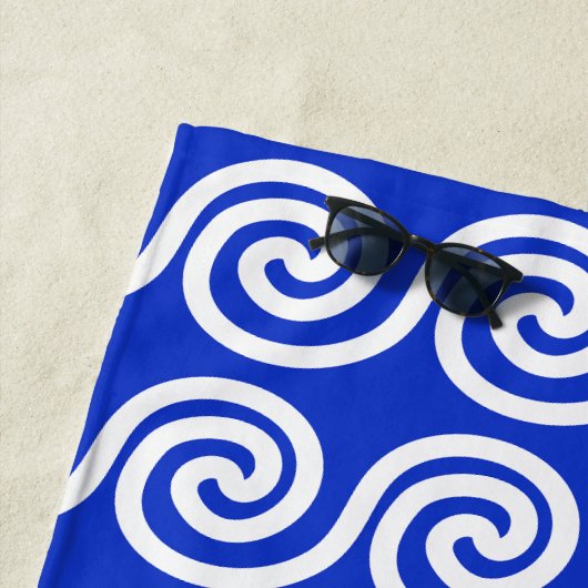 ギリシャの蛇行鍵波パターンブルー ビーチタオル (インサイチュ)
