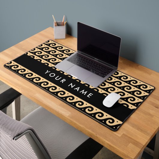 ギリシャの蛇行鍵、波の鍵、ブラウン、あなたの名前 デスクマット (オフィス2)