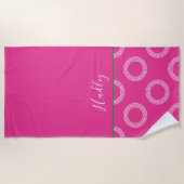 ギリシャの鍵サークル名COLLEGE Sorority Pinkおもしろい ビーチタオル (正面)