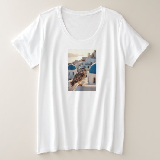 ギリシャの風景に立つ美しいフクロウ プラスサイズTシャツ (デザイン正面)