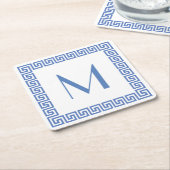 ギリシャ人の鍵のデザインのモノグラム スクエアペーパーコースター (アングル)