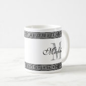ギリシャ人の鍵の雷文パターンボーダーカスタムのモノグラム コーヒーマグカップ (正面右)