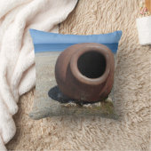 ギリシャ伝統的語テラコッタポットオンビーチ クッション (ブランケット)