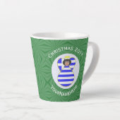 ギリシャ国旗の黒髪クリスマスエンジェルパーソナライズされた カフェラテマグ (右アングル)