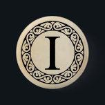 ギリシャ語アルファベット文字イオタ 缶バッジ<br><div class="desc">そのクラシカルと型枠でモダンは、ギリシャ語アルファベットは24文字を持ち、アルファからオメガ。ここに示されているイオタは、ギリシャ語アルファベットの9番目の文字である。このデザインは古い紙の背景に提示され、それは光の色の選択肢の虹に置き換えることができる。</div>