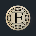 ギリシャ語アルファベット文字イプシロン 缶バッジ<br><div class="desc">そのクラシカルと型枠でモダンは、ギリシャ語アルファベットは24文字を持ち、アルファからオメガ。イプシロンはギリシャ語アルファベットの5番目の文字。このデザインは古い紙の背景に提示され、それは光の色の選択肢の虹に置き換えることができる。</div>