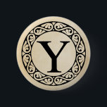 ギリシャ語アルファベット文字ウプシロン 缶バッジ<br><div class="desc">そのクラシカルと型枠でモダンは、ギリシャ語アルファベットは24文字を持ち、アルファからオメガ。ウプシロンはギリシャ語アルファベットの20番目の文字。このデザインは古い紙の背景に提示され、それは光の色の選択肢の虹に置き換えることができる。</div>